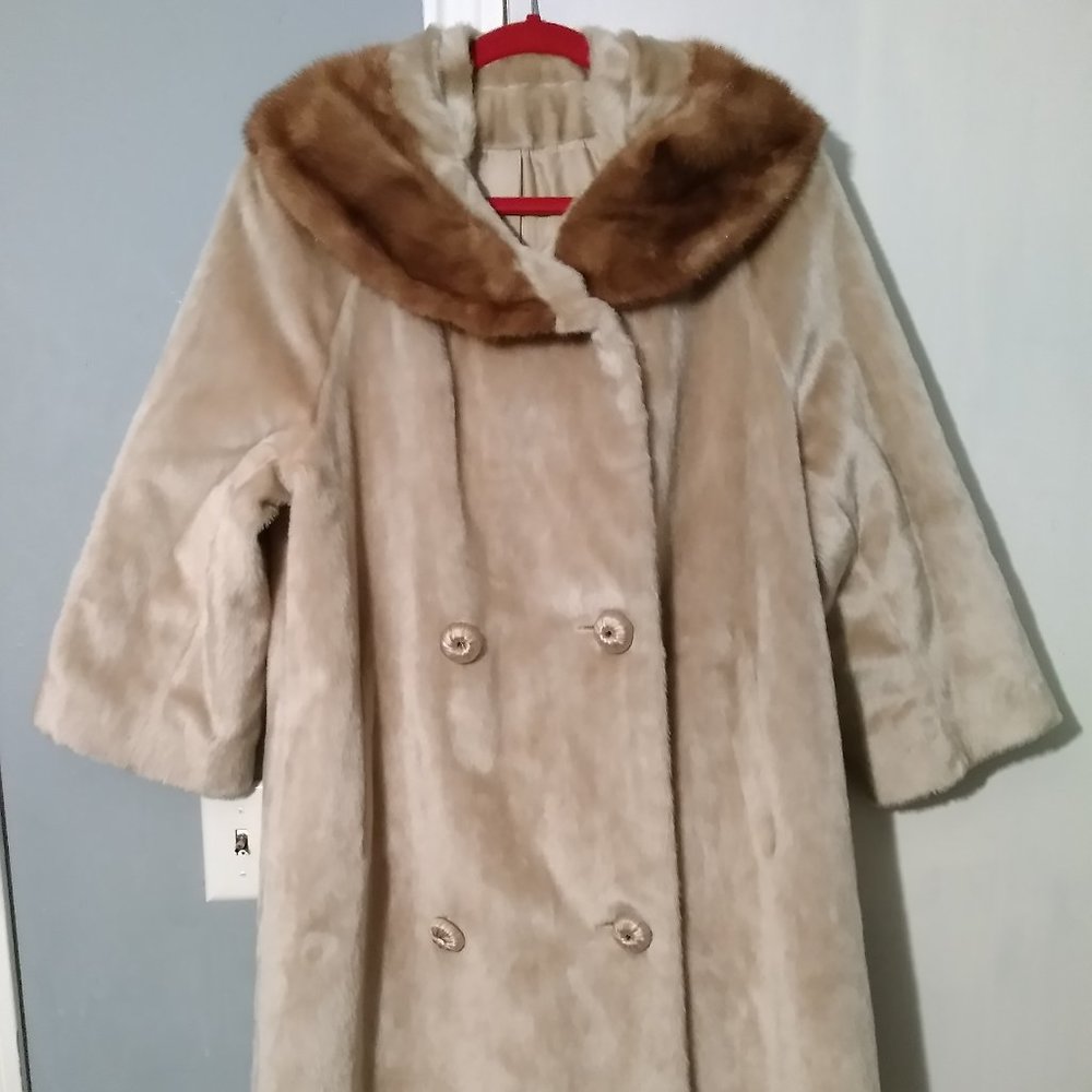Modelia: Woman's Vintage Faux Full Length Fur Coat